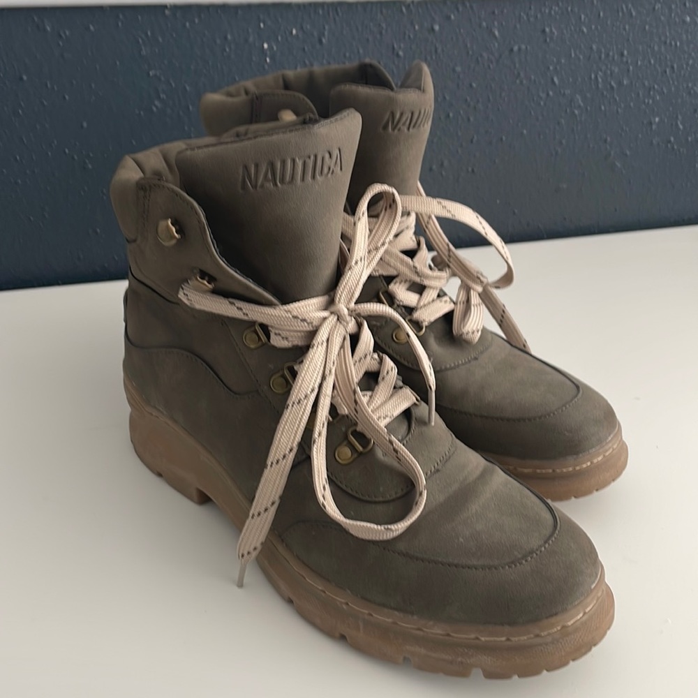 Nautica woman boots perfect condition